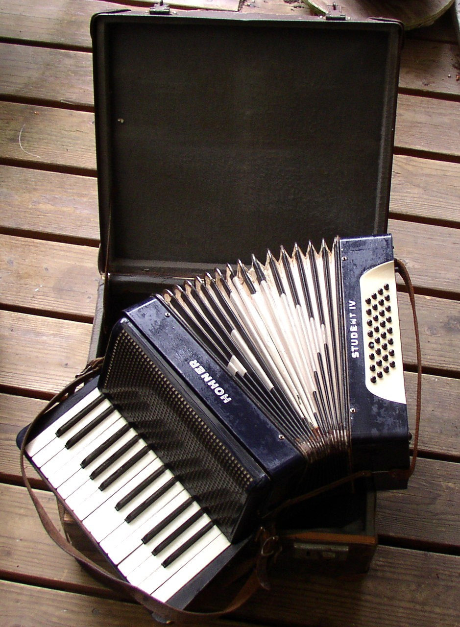 vintage hohner accordion models